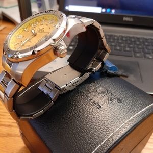 Man's watch